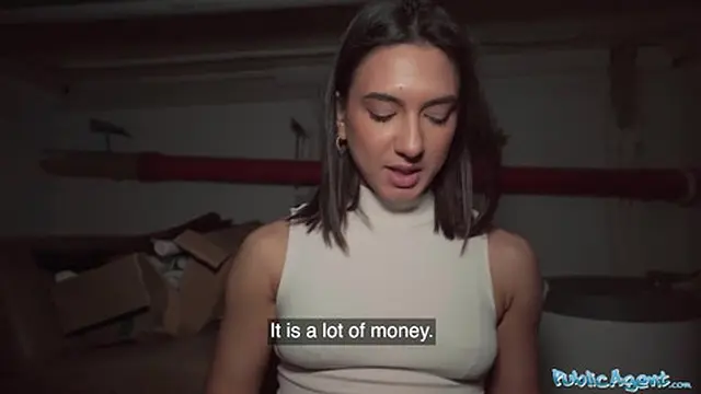 Pretty Female Cop Seduces and Cums on a Random Guy′s Dick🍆