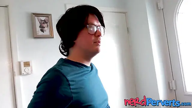 Babe Valentina Bianco pleasures nerd with mouth in casting