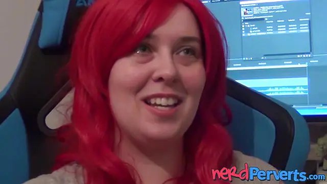 Sarah Jane and Leia Organa enjoy their first girl-on-girl encounter