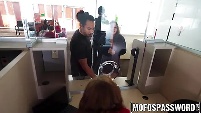 Marina Vaylor strokes her slit then rides a thick cock🌭 in the vault