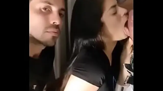 Wife mouths the cock🍆 while hubby watches